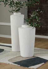 Load image into Gallery viewer, Flurinworth Floor Vase