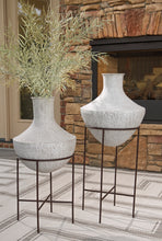Load image into Gallery viewer, Estonbank Floor Vase