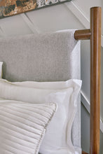Load image into Gallery viewer, Lyncott - Upholstered Bed
