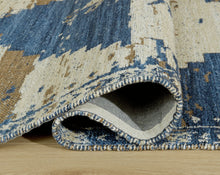 Load image into Gallery viewer, Varnler - Rug
