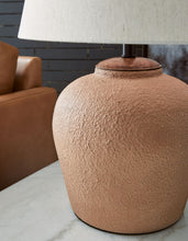 Load image into Gallery viewer, Scantor - Metal Table Lamp - Rust
