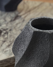 Load image into Gallery viewer, Judworth - Vase
