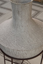 Load image into Gallery viewer, Estonbank - Vase
