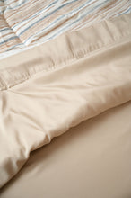 Load image into Gallery viewer, 4 Piece Micro And Bamboo Flex Head Hypoallergenic Sheet Set

