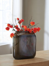 Load image into Gallery viewer, Sumner - Vase
