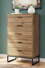 Load image into Gallery viewer, Deanlow - Five Drawer Chest - Honey
