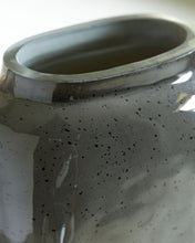 Load image into Gallery viewer, Kierlain - Vase
