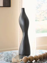 Load image into Gallery viewer, Judsen - Vase
