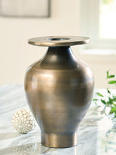 Load image into Gallery viewer, Fedorleigh - Vase
