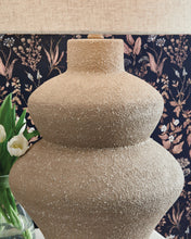 Load image into Gallery viewer, Jossleigh - Metal Table Lamp - Beige
