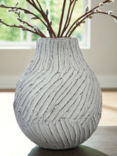 Load image into Gallery viewer, Shelvie - Vase
