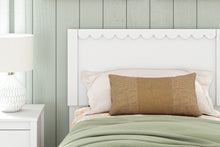 Load image into Gallery viewer, Hallityn - Panel Headboard
