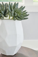 Load image into Gallery viewer, Karenton - Vase

