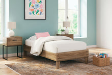Load image into Gallery viewer, Deanlow - Platform Bed

