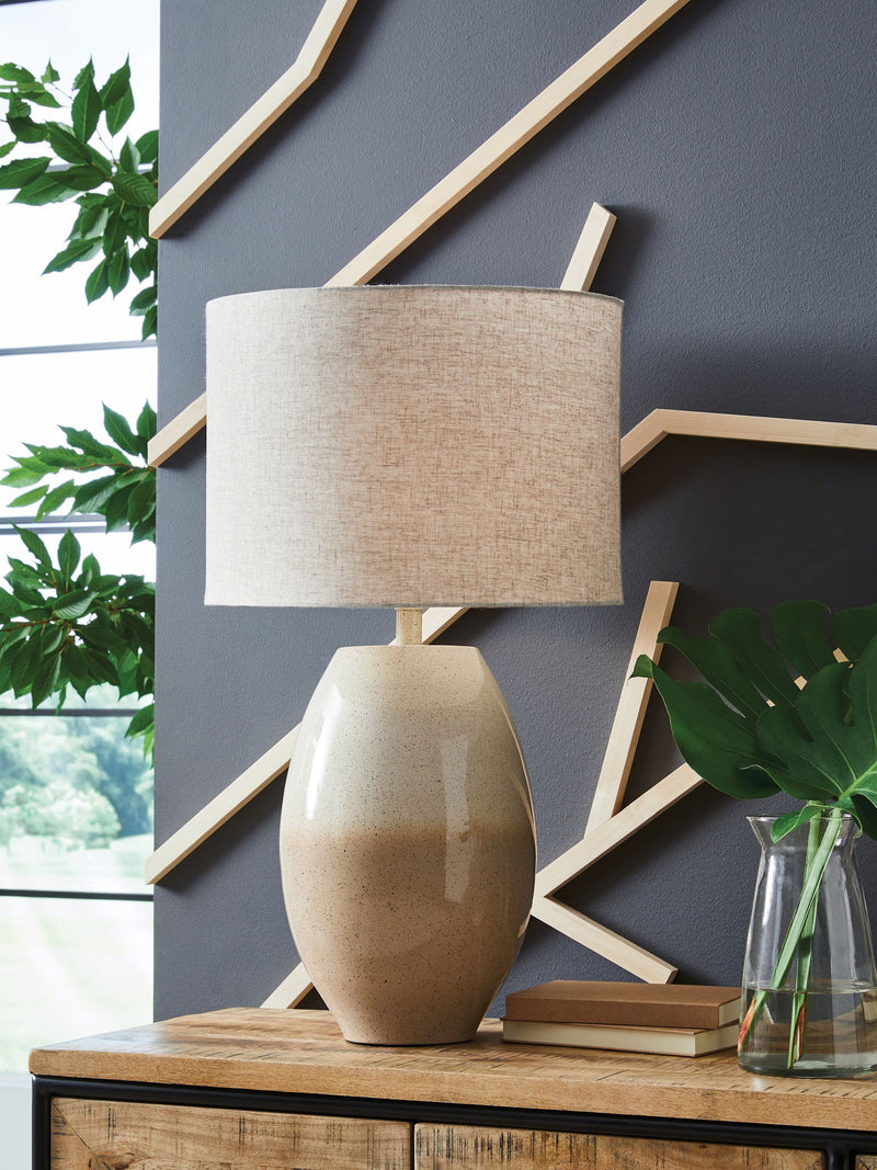 Linas - Metal Table Lamp - Cream / Beige
