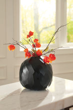 Load image into Gallery viewer, Ryanford - Vase
