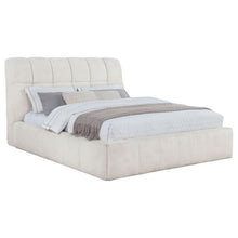 Load image into Gallery viewer, Branson - Platform Bed With Tufted Headboard
