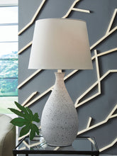 Load image into Gallery viewer, Wyattford - Metal Table Lamp - White / Black
