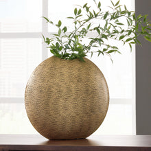 Load image into Gallery viewer, Iansboro - Vase
