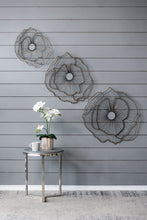 Load image into Gallery viewer, Metal Flowers Wall Decor, Transitional Wall Floral Sculpture For Foyer Porch Hallway Entrance (Set of 3) - Gold
