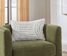 Load image into Gallery viewer, Farissen - Pillow (Set of 4) - White / Tan
