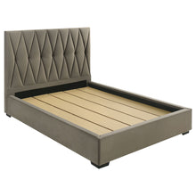 Load image into Gallery viewer, Germain - Platform Bed
