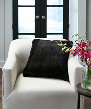 Load image into Gallery viewer, Gariland - Faux Fur Pillow
